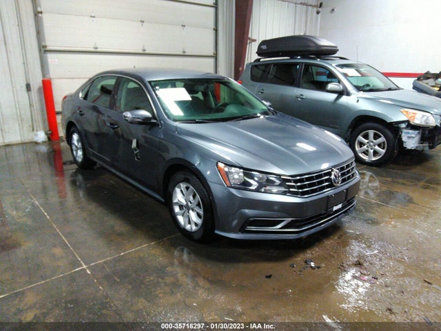2017 Volkswagen Passat, VIN: 1VWAT7A33HC000370