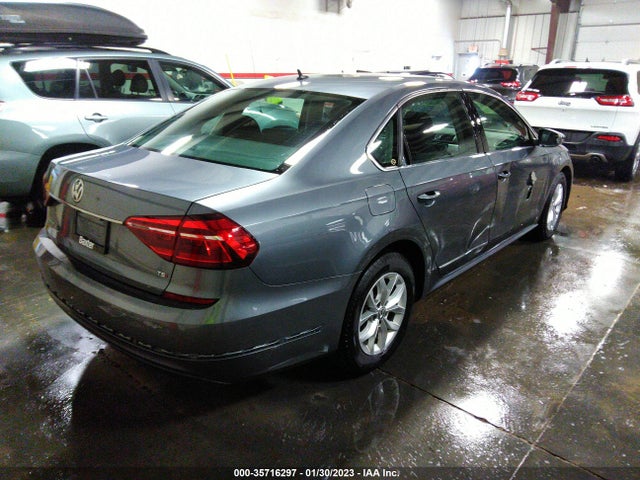 2017 Volkswagen Passat, VIN: 1VWAT7A33HC000370