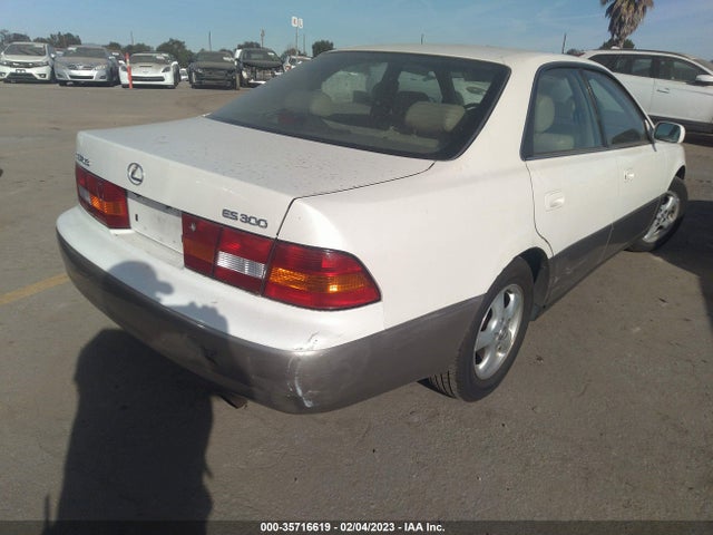 JT8BF22G4V0047969 Lexus ES 300 LUXURY SPORT SDN