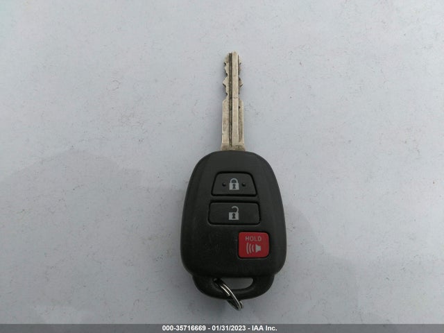 Toyota RAV4 LE 2015 JTMBFREV1FJ021149 Image 11