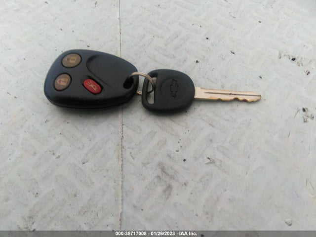 Chevrolet SILVERADO 1500 2004 2GCEK19T141236606 Image 3