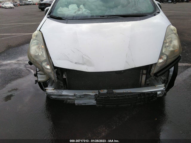 2011 HONDA FIT VIN: JHMGE8H33BC023205