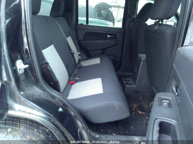 1J8GN28K39W527552 Jeep Liberty Sport