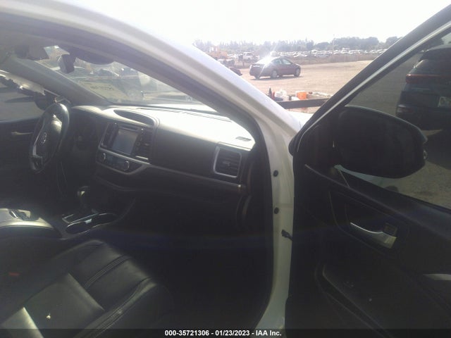 2018 Toyota Highlander, VIN: 5TDKZRFHXJS527302