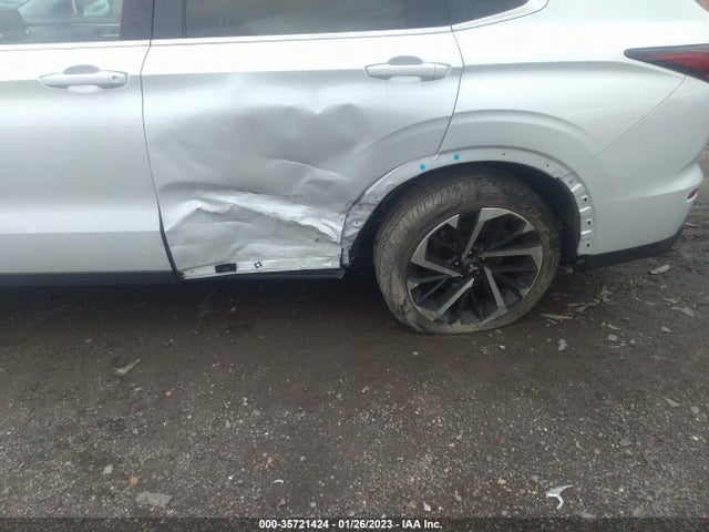 JA4J3TA81NZ066958 Mitsubishi Outlander Es