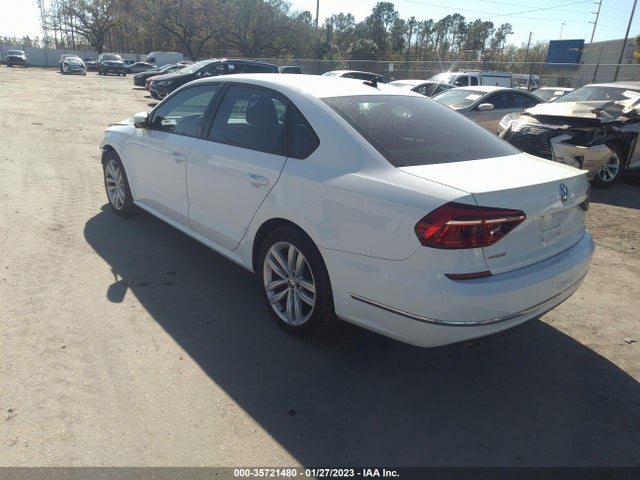 1VWLA7A3XKC011405 Volkswagen Passat 2.0t Wolfsburg Edition