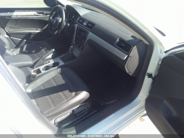 1VWLA7A3XKC011405 Volkswagen Passat 2.0t Wolfsburg Edition
