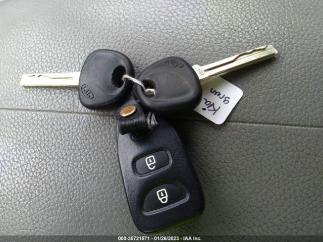 5XYKT3A15BG132872 KIA SORENTO LX
