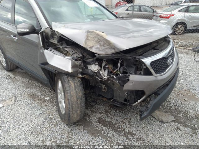 5XYKT3A15BG132872 KIA SORENTO LX