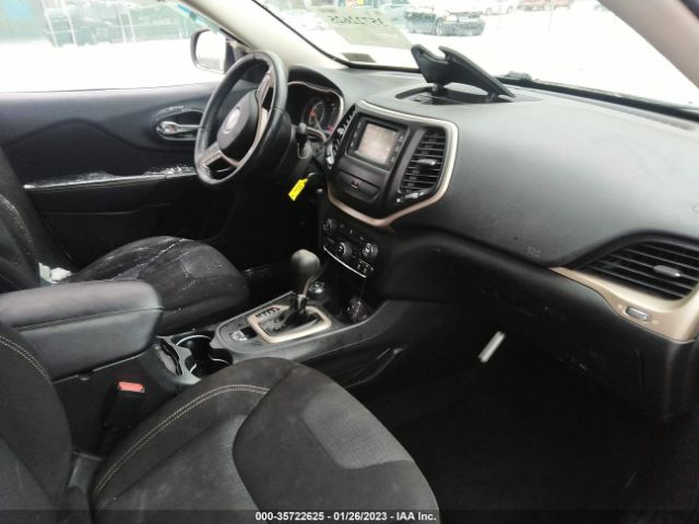 1C4PJMCB9FW785043 Jeep Cherokee Latitude