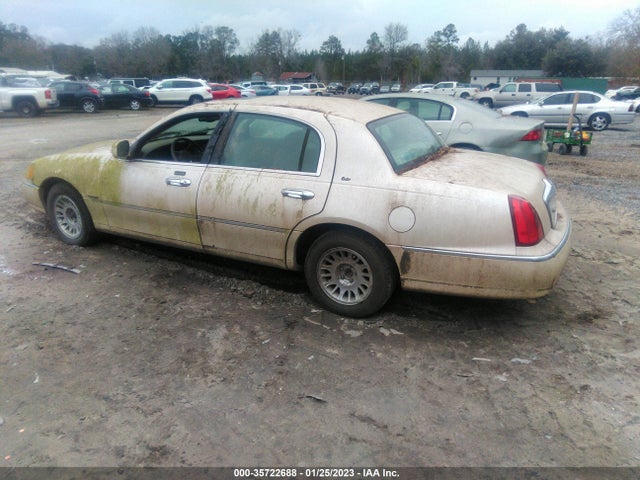 Lincoln Town Car 2000 1LNHM83W1YY766396 Image 4
