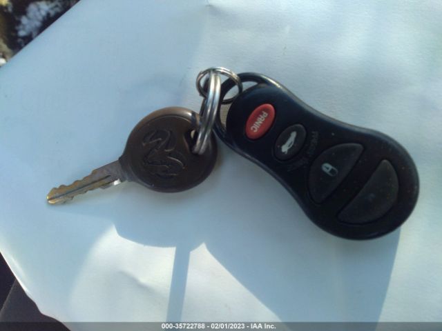 1B3ES56C85D231700 Dodge NEON SXT