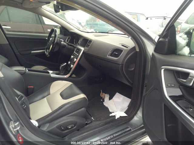 2016 Volvo V60, VIN: YV4612UM2G2001114