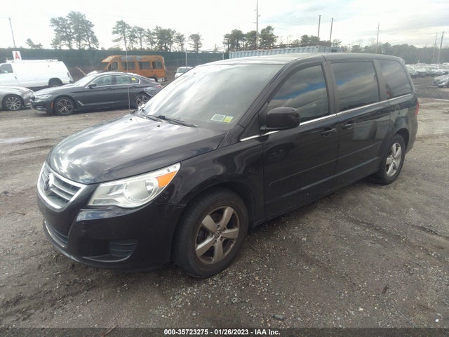 Volkswagen Routan 2010 2V4RW3D14AR294722 Image 2
