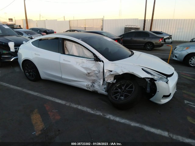 2019 5YJ3E1EAXKF485726 main image
