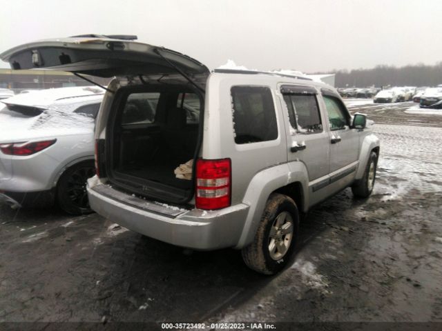 1J8GN28K99W518113 Jeep Liberty Sport