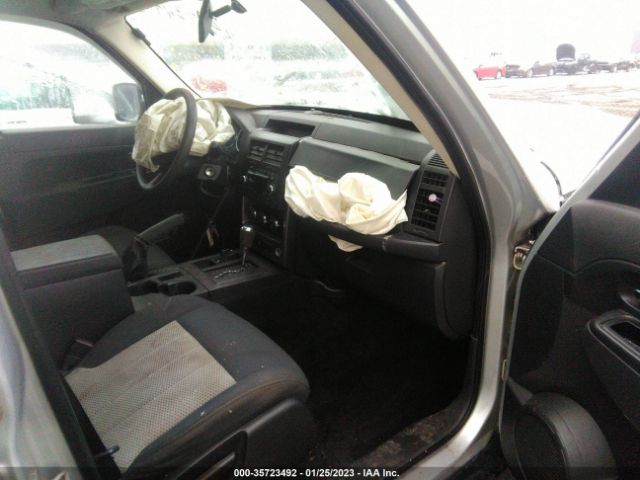 1J8GN28K99W518113 Jeep Liberty Sport