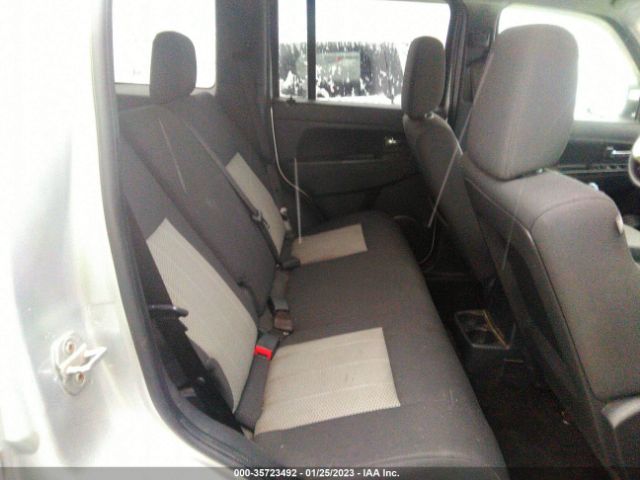 1J8GN28K99W518113 Jeep Liberty Sport