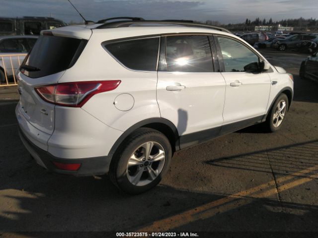 1FMCU9GXXGUA76896 Ford ESCAPE SE