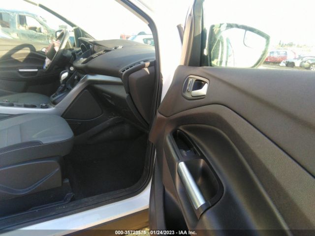 1FMCU9GXXGUA76896 Ford ESCAPE SE