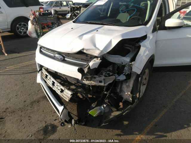 1FMCU9GXXGUA76896 Ford ESCAPE SE