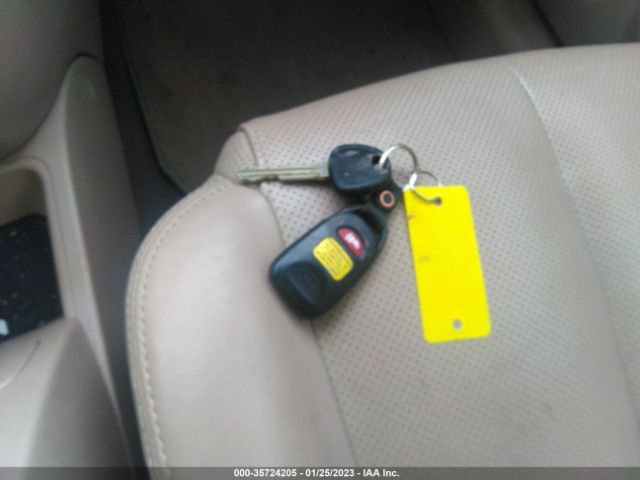 KNAFG526877105923 KIA Rondo Ex