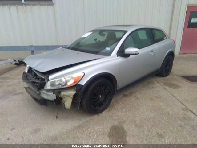 Volvo C30 2011 YV1672MK2B2235014 Image 2