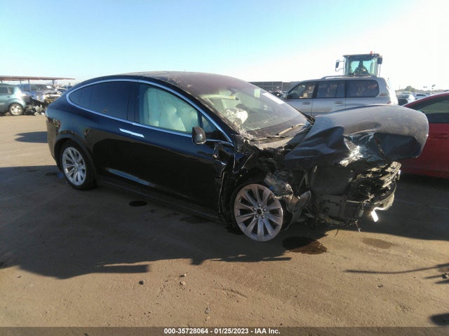 2018 Tesla Model X, VIN: 5YJXCDE2XJF100004