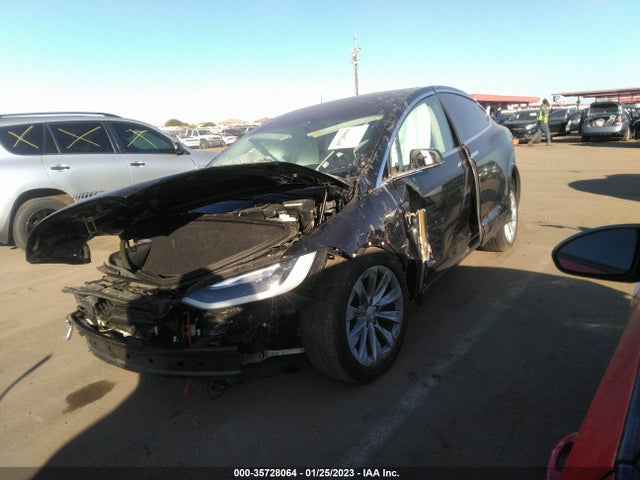 2018 Tesla Model X, VIN: 5YJXCDE2XJF100004