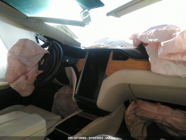 2018 Tesla Model X, VIN: 5YJXCDE2XJF100004