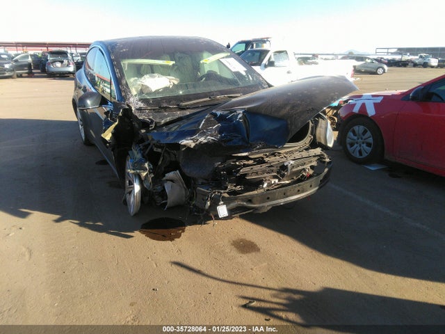 2018 Tesla Model X, VIN: 5YJXCDE2XJF100004