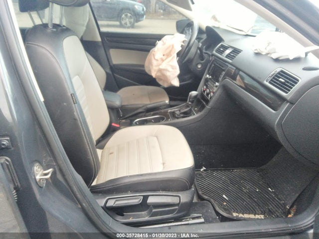 1VWBT7A31FC015130 Volkswagen Passat 1.8t Sport