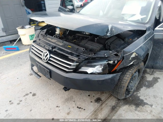 1VWBT7A31FC015130 Volkswagen Passat 1.8t Sport