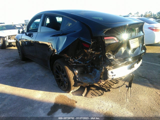 7SAYGDEE7NF441131 Tesla Model Y Long Range