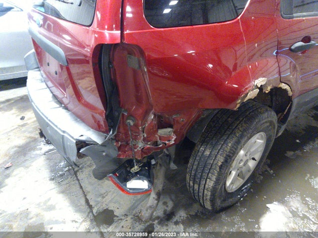 2005 FORD ESCAPE XLT VIN: 1FMYU93145KA90082