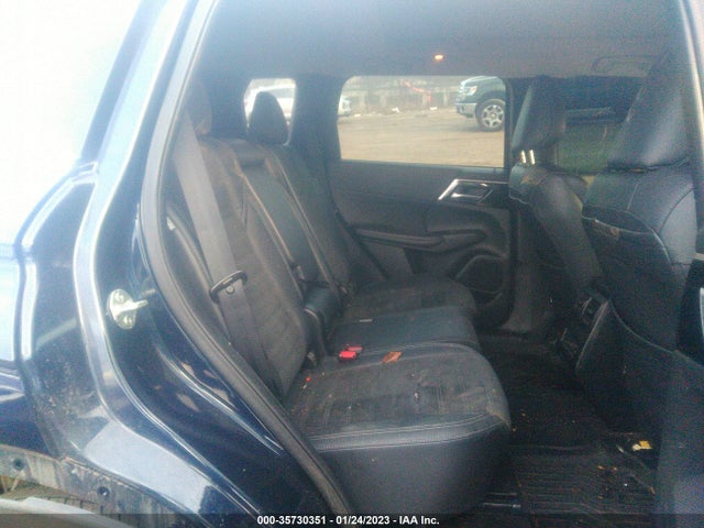 JA4J4UA83NZ038596 Mitsubishi Outlander Se