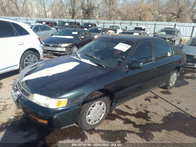 1996 HONDA ACCORD DX VIN: 1HGCD5627TA030197