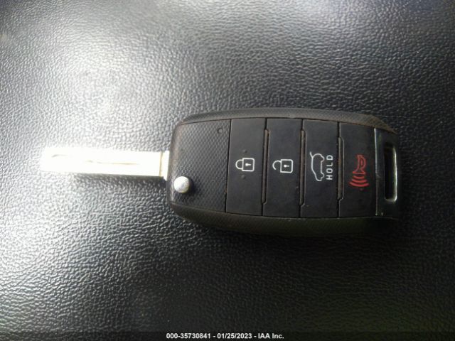 5XYPGDA38GG023606 KIA SORENTO LX