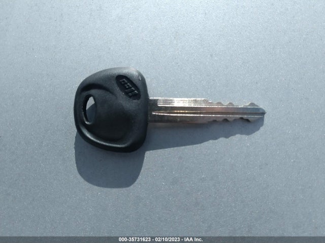 Hyundai Tiburon 2004 KMHHM65D54U107660 Image 3
