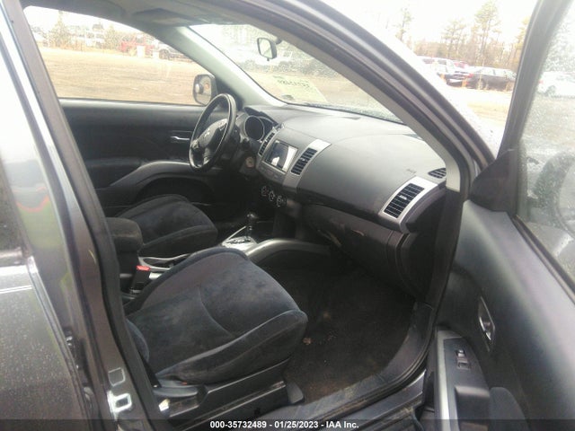 JA4AS2AW5BU019372 Mitsubishi Outlander Es