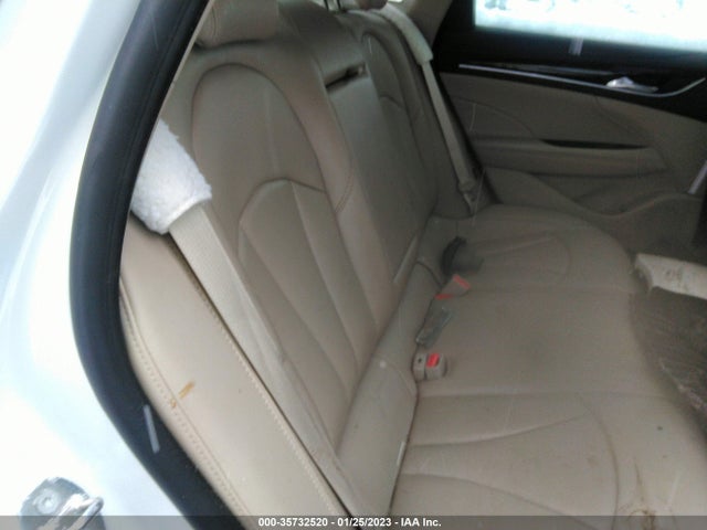 2018 Buick LaCrosse, VIN: 1G4ZR5SS4JU105879