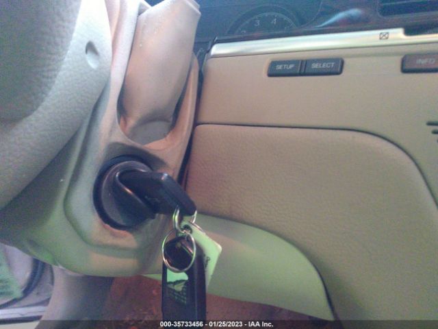 2LNBL8CV8AX629381 Lincoln Town Car Signature Limited