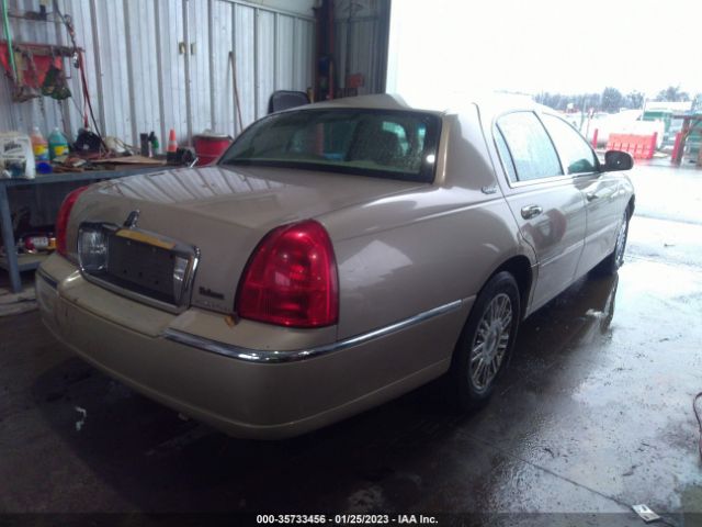 2LNBL8CV8AX629381 Lincoln Town Car Signature Limited