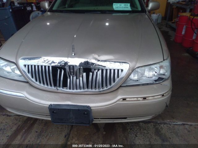 2LNBL8CV8AX629381 Lincoln Town Car Signature Limited