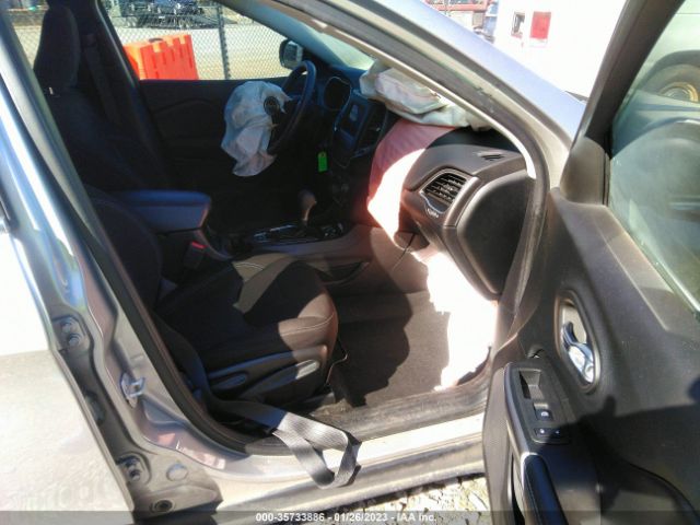1C4PJLCB4KD490495 Jeep Cherokee Latitude