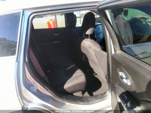 1C4PJLCB4KD490495 Jeep Cherokee Latitude