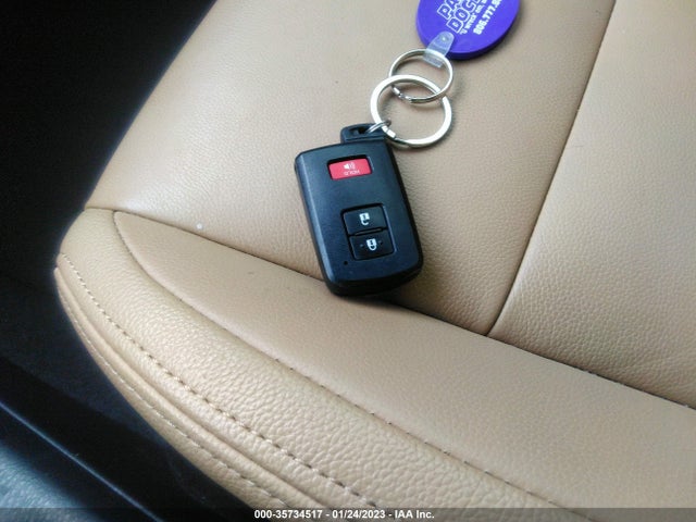 Toyota RAV4 2017 JTMWFREV9HJ139759 Image 3