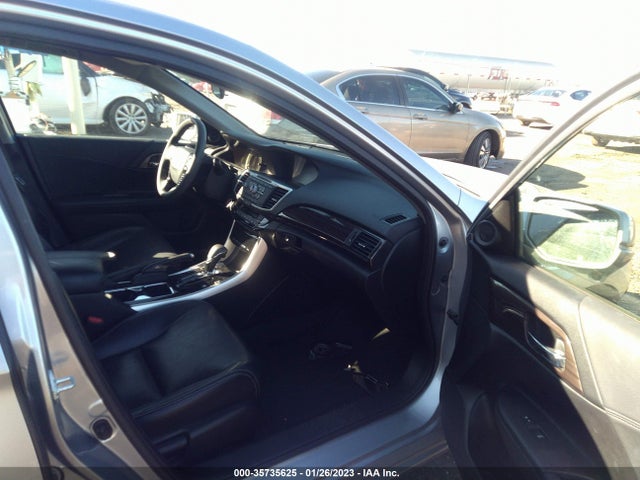 2017 Honda Accord, VIN: JHMCR6F32HC019116