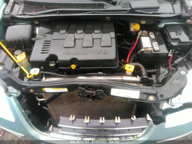 2A8HR64X98R143218 Chrysler Town & Country Limited