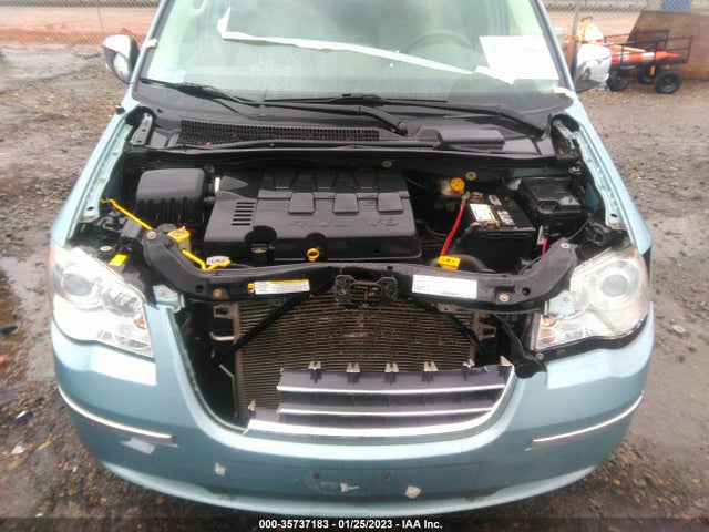 2A8HR64X98R143218 Chrysler Town & Country Limited
